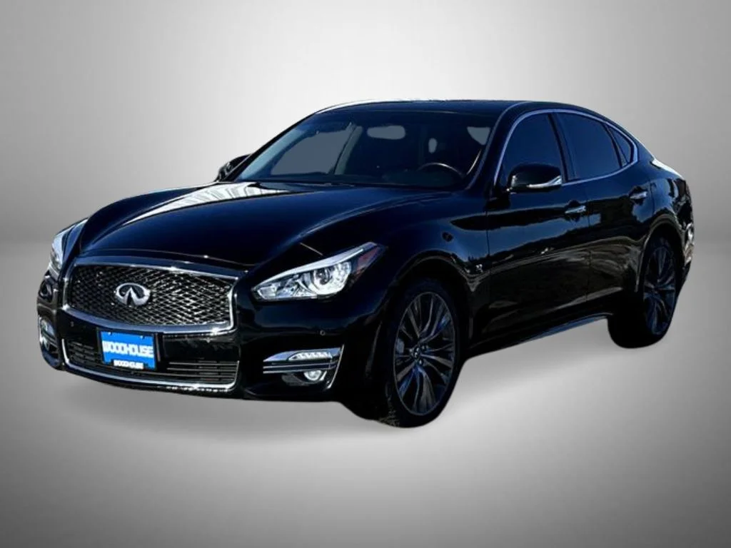 2017 INFINITI Q70 3.7 AWD's photo