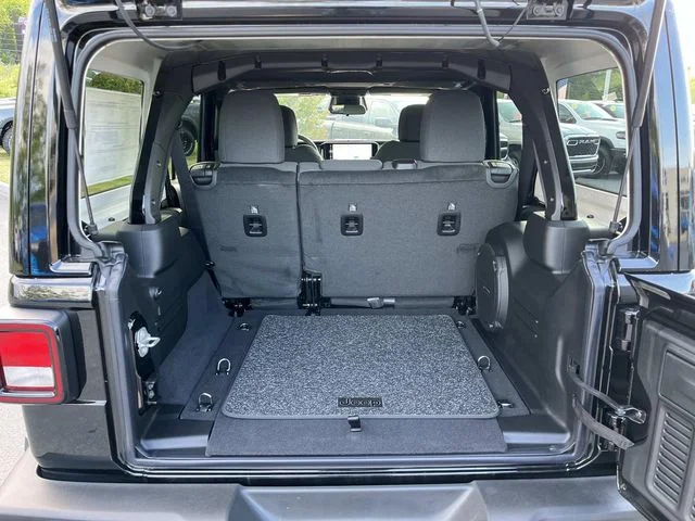 New 2026 Black Clear-Coat Exterior Paint Jeep 85th Anniversary Edition image 18