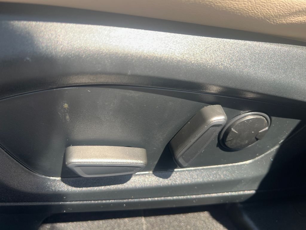 Used 2023 White Ford XLT image 12