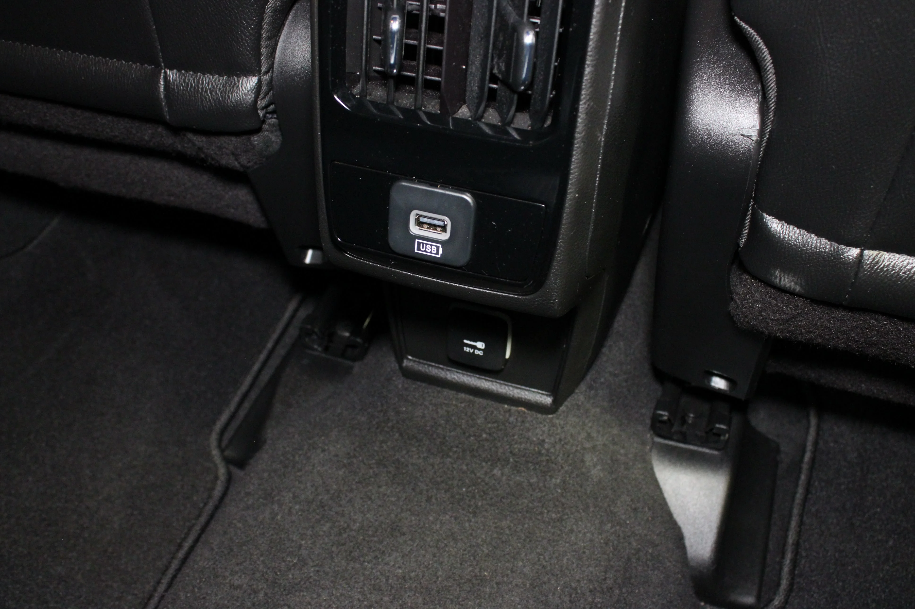Used 2025 Silver Zynith Metallic Clearcoat Jeep Limited image 15