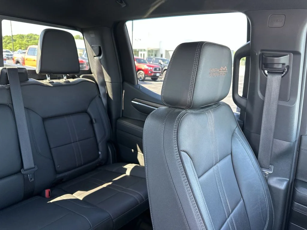 Used 2023 Red Chevrolet High Country image 14