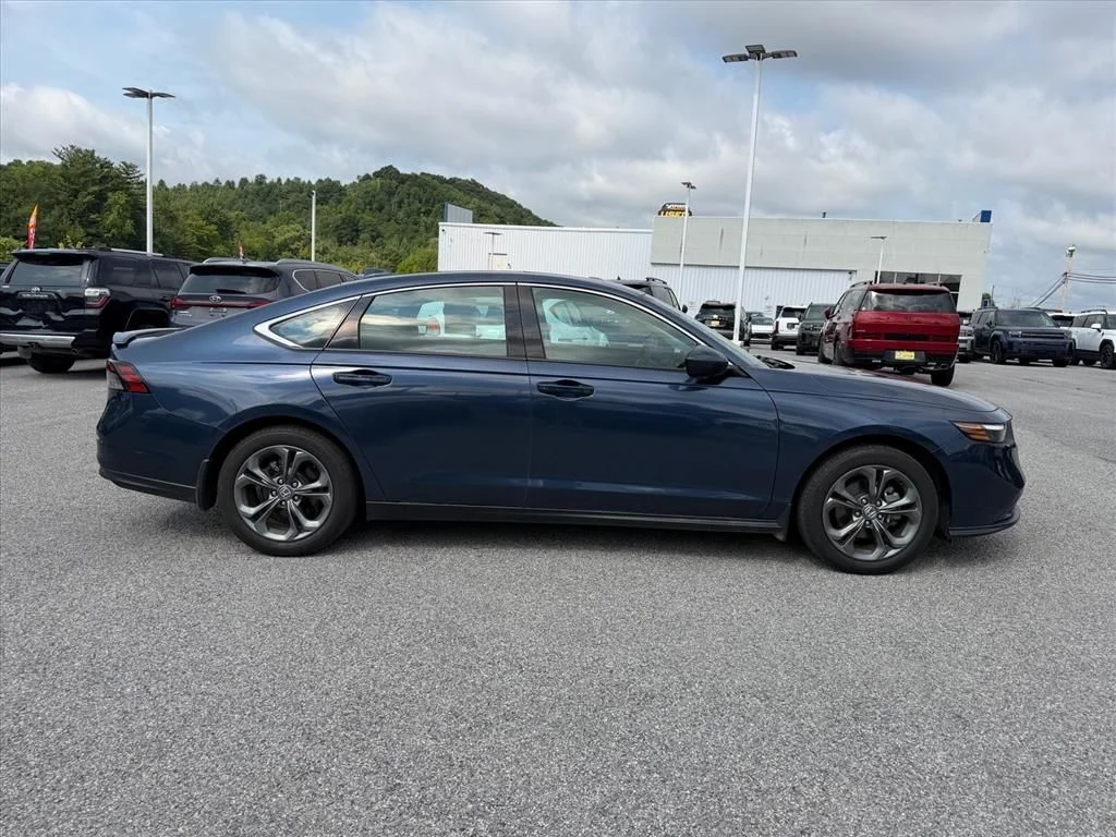 Used 2023  Honda EX image 13