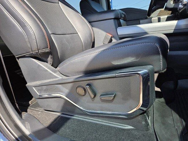 Used 2024 Antimatter Blue Metallic Ford LARIAT image 31