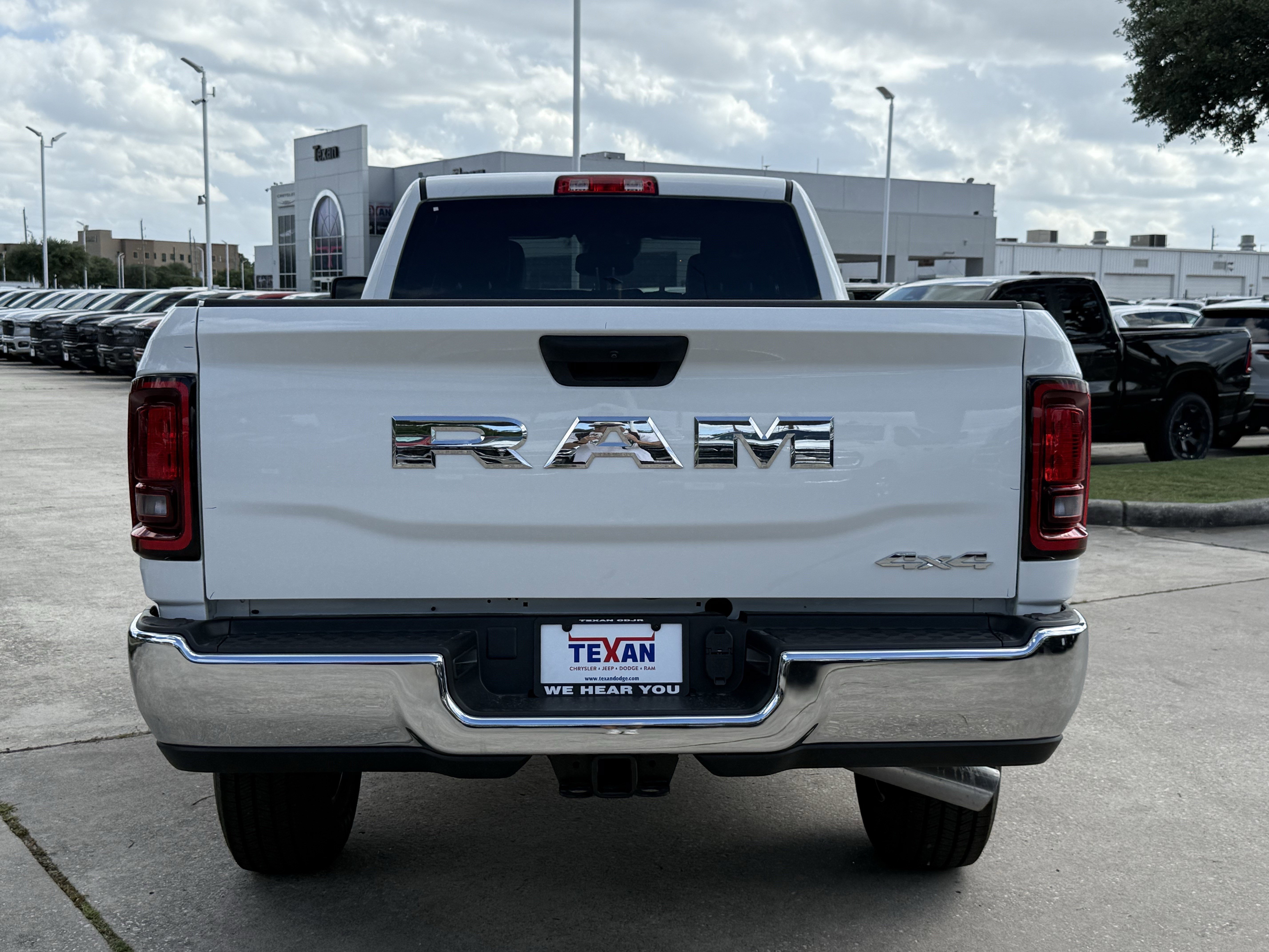 New 2026 Bright White Clear-Coat Exterior Paint RAM Tradesman image 5