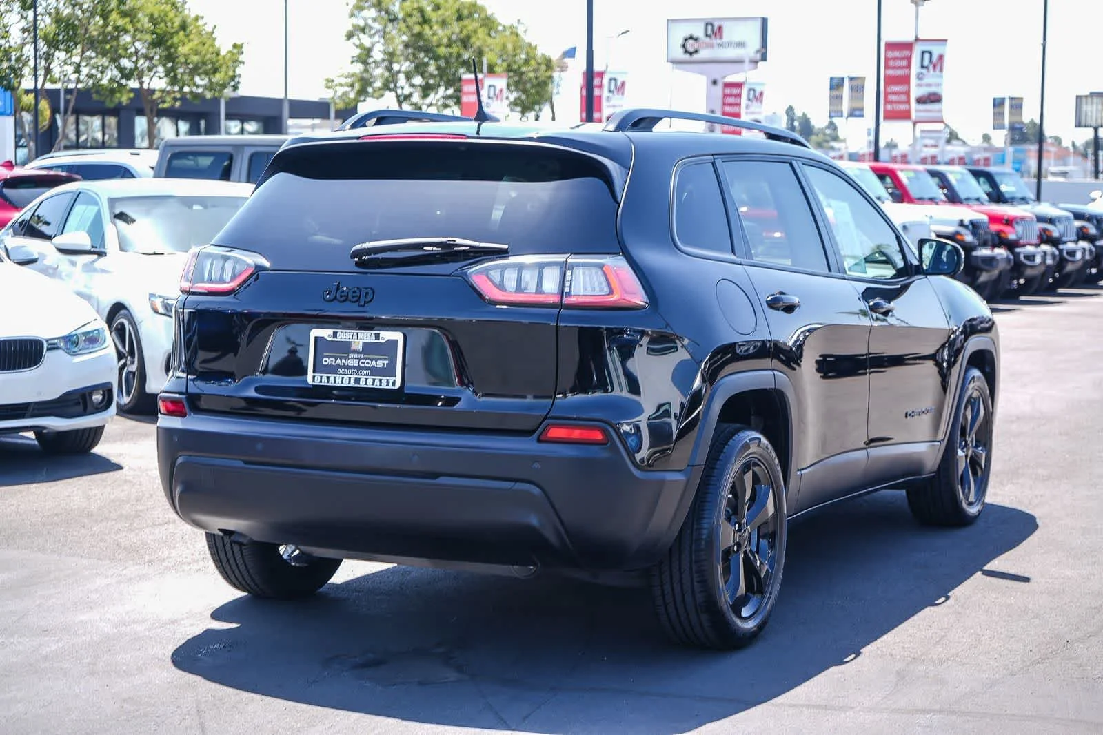 Used 2021 Diamond Black Crystal Pearlcoat Jeep Altitude image 6
