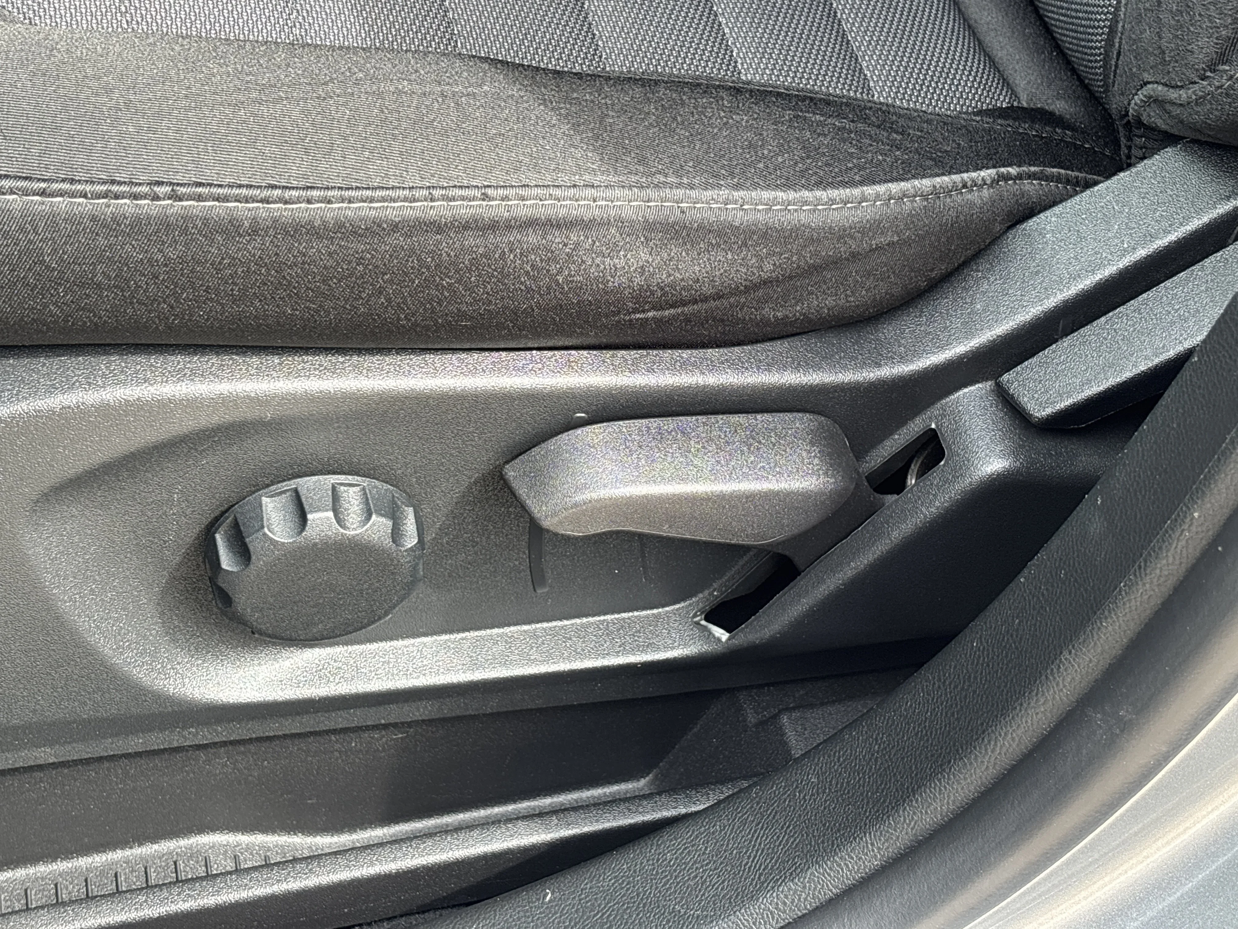 Used 2023 Iconic Silver Metallic Ford SE AWD image 16