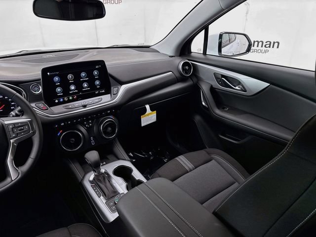 New 2026 Summit White Chevrolet 2LT image 24