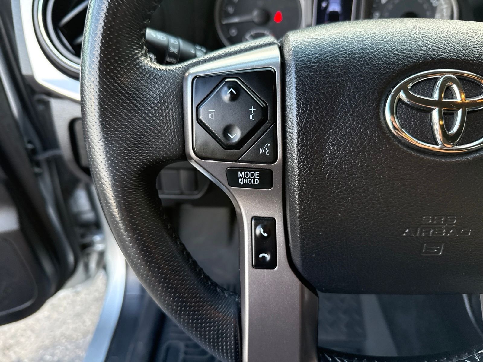 Used 2022 Silver Toyota SR5 image 22