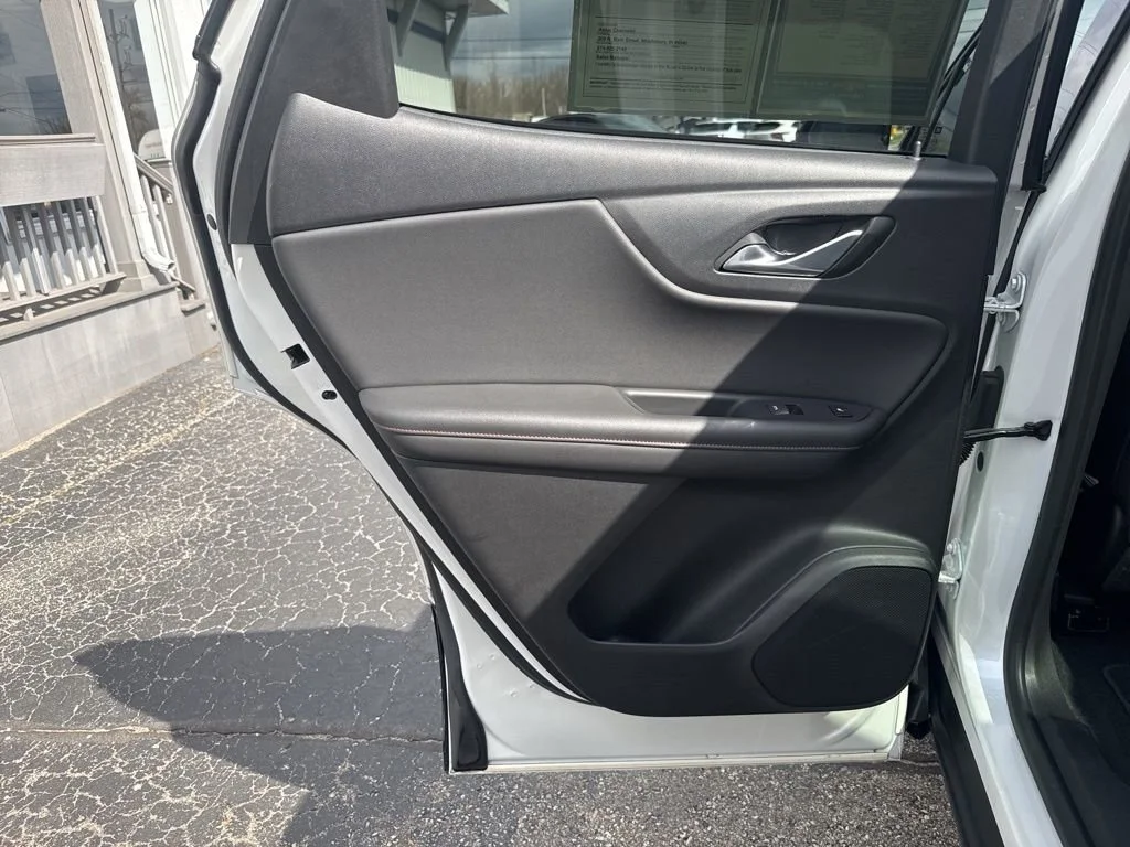Used 2022 Iridescent Pearl Tricoat Chevrolet RS image 16