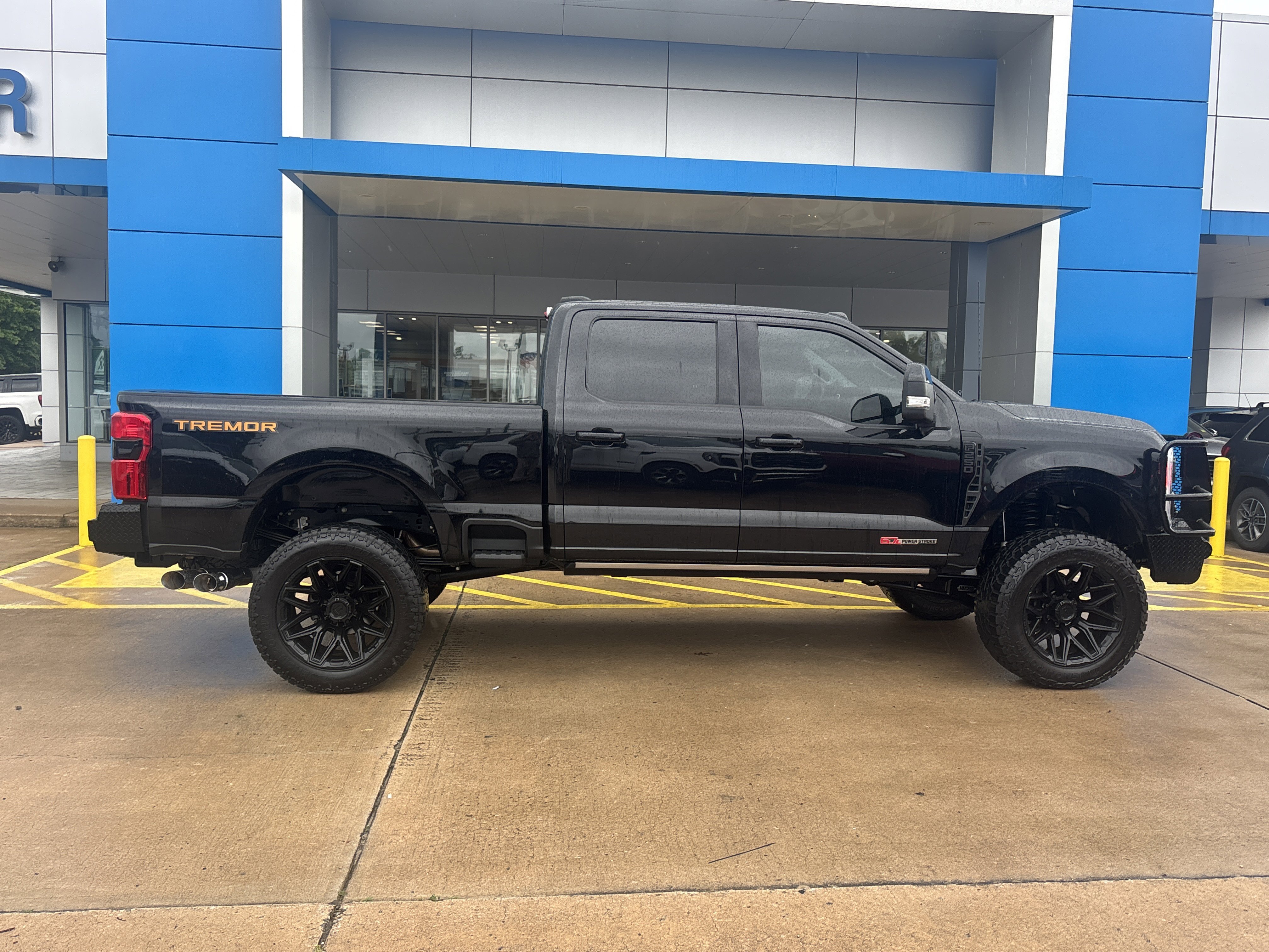Used 2023  Ford XL image 2