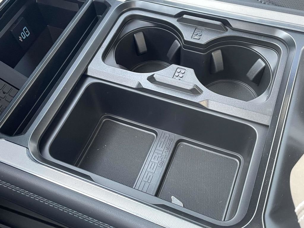 2026 Ford F-350 Super Duty Platinum - Photo 48