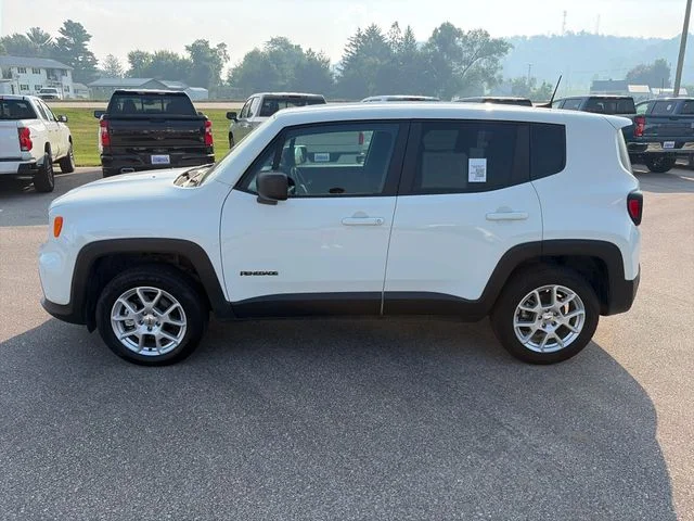 Used 2023 Alpine White Clearcoat Jeep Latitude image 2