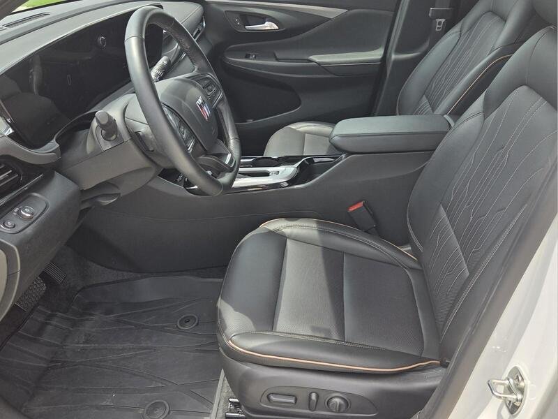 Used 2025 White Frost BUICK FWD 4DR AVENIR image 10