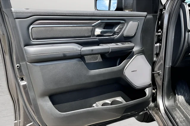 New 2026 Granite Crystal Metallic Clear-Coat Exterior Paint RAM Laramie image 14