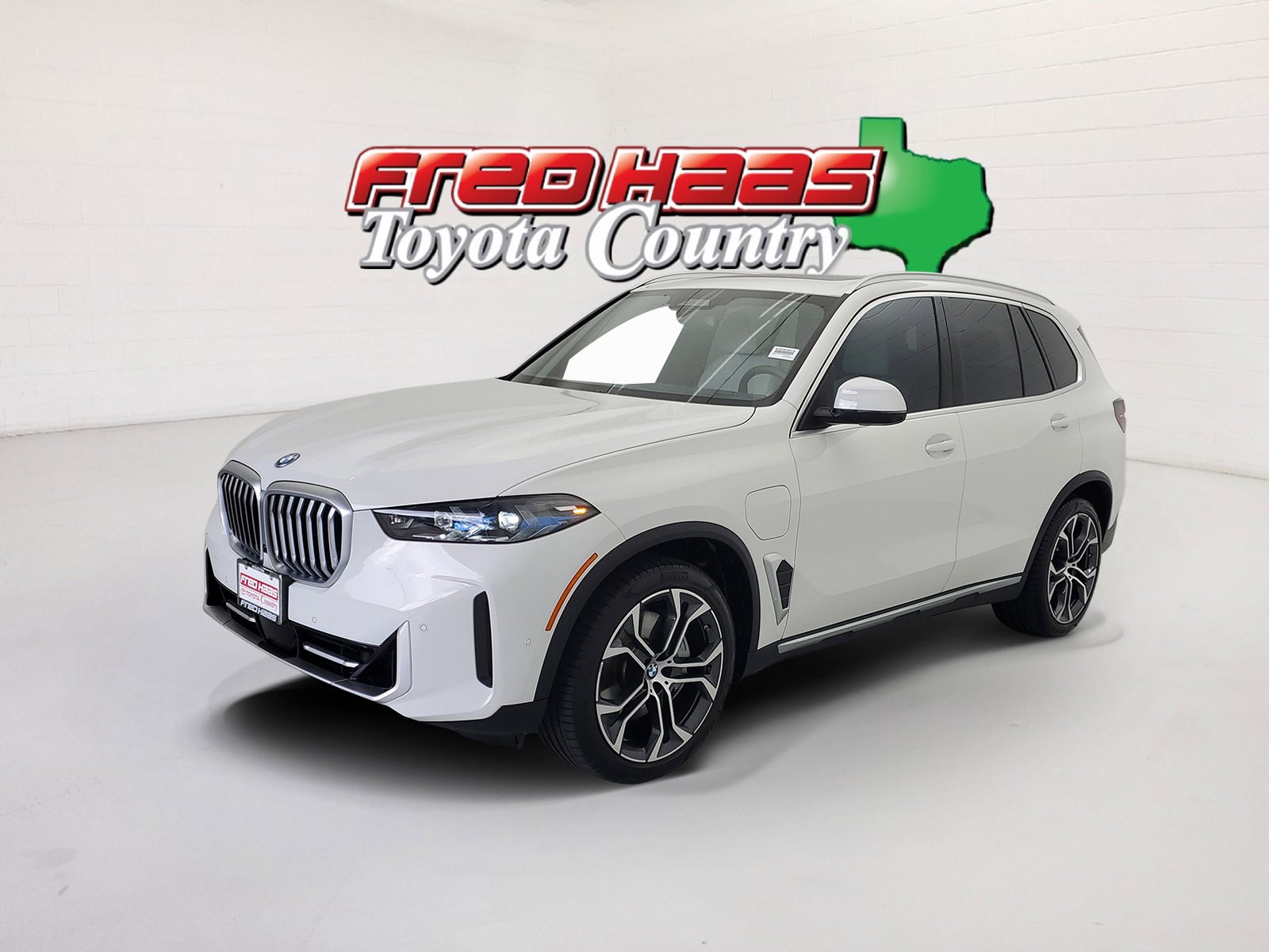 2025 BMW X5 xDrive50e's photo