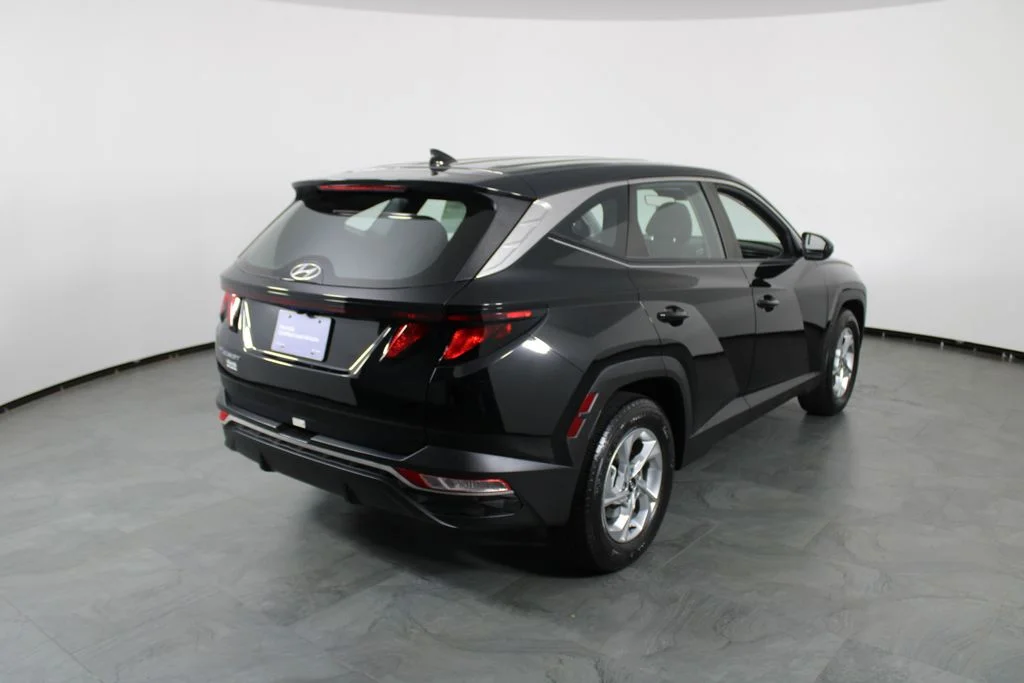 Used 2024 Black Hyundai SE image 4