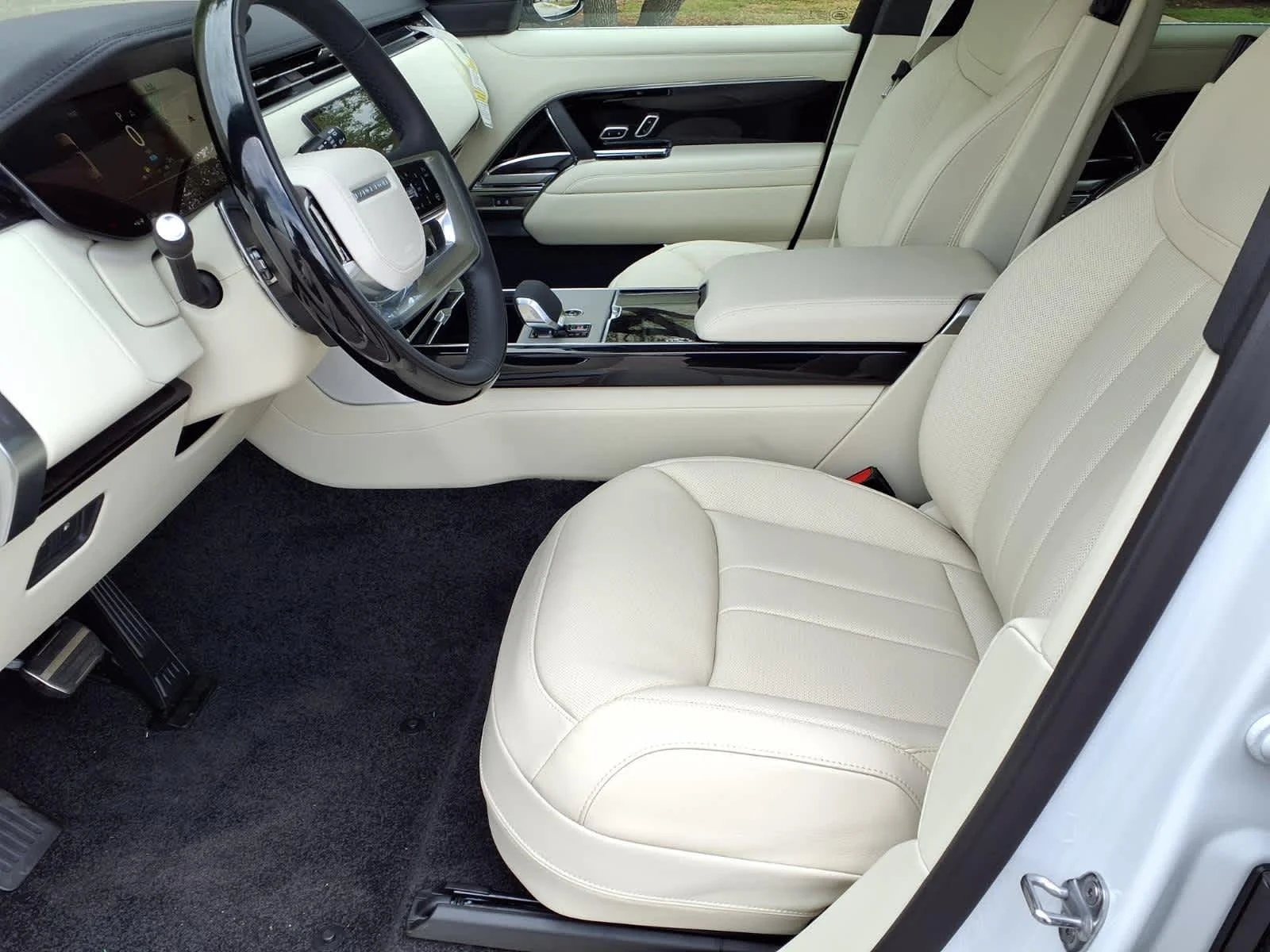 New 2026 Fuji White Land Rover SE image 11