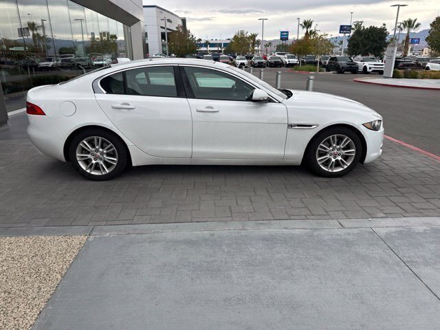 Used 2018 White Jaguar 25t Premium image 4