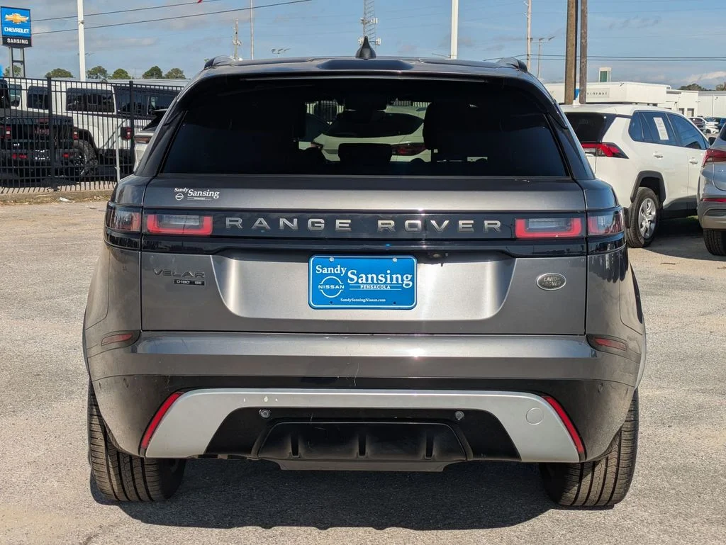 Used 2018 Gray Land Rover SE R-Dynamic image 4