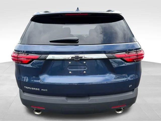 Used 2023 Northsky Blue Metallic Chevrolet LT Cloth image 4