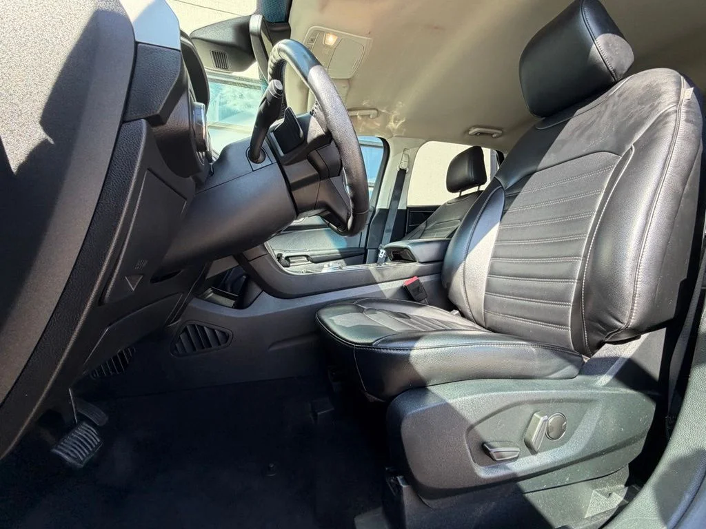 Used 2020 Black Ford SEL image 6
