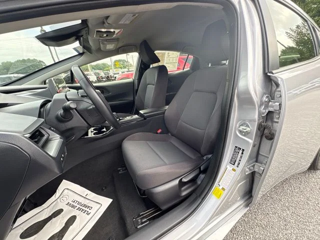 Used 2025  Toyota LE image 12