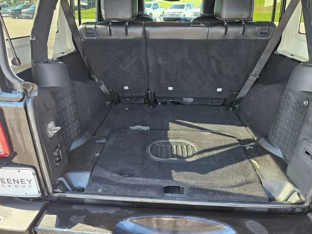 Used 2017 Black Jeep Sahara image 22