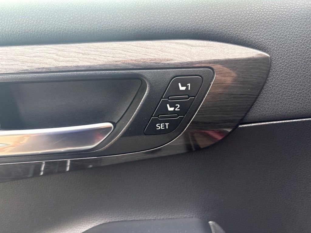 Used 2020 Pearl Toyota Platinum image 10