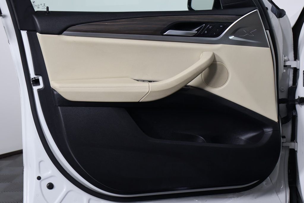 Used 2021 Alpine White BMW xDrive30i image 12