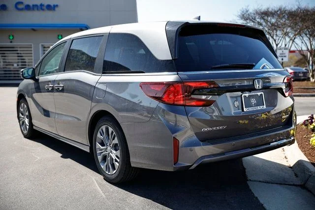2026 Honda Odyssey Touring - Photo 9