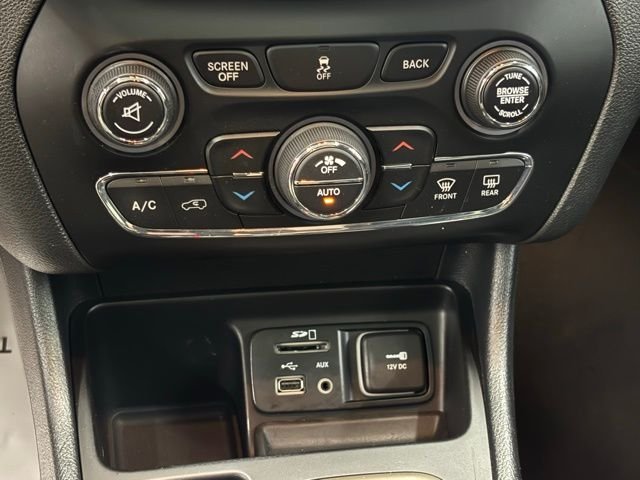 Used 2016 White Jeep Limited image 27