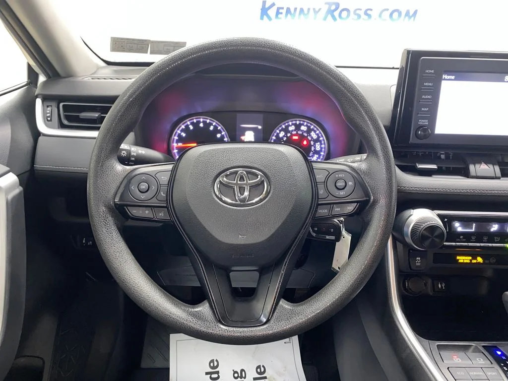Used 2019 White Toyota LE image 24