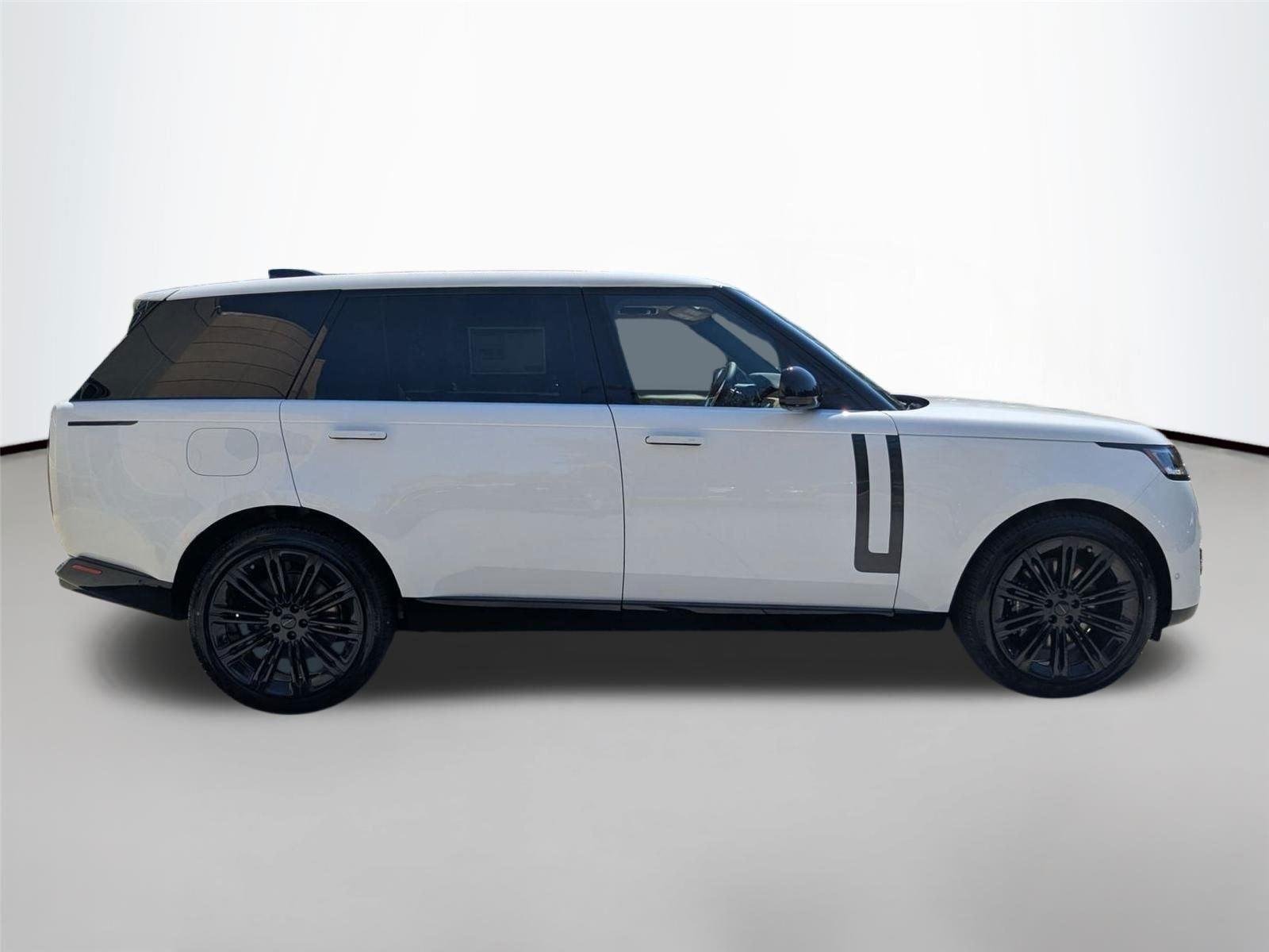 New 2026 Fuji White Land Rover SE image 4