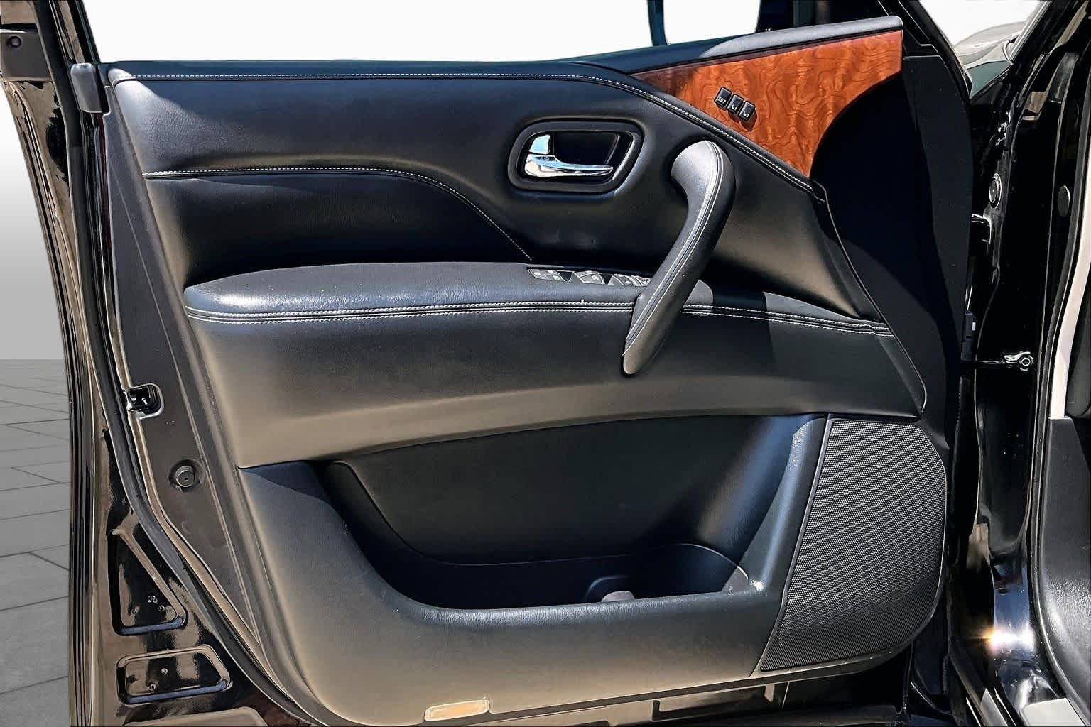Used 2019 Black Obsidian INFINITI LUXE image 22