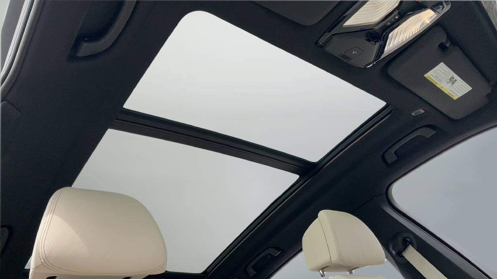 Used 2022 Gray BMW sDrive40i image 18