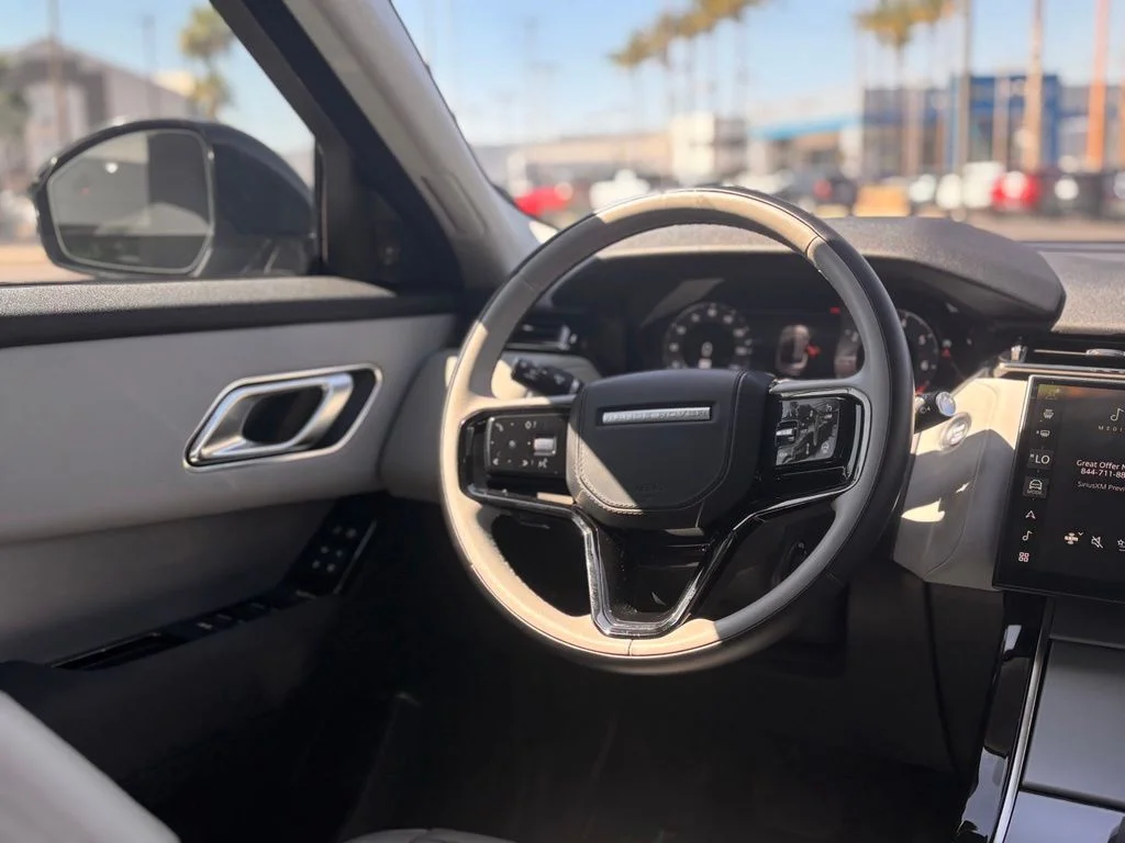 Used 2024  Land Rover S image 11