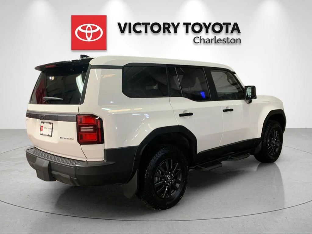 Used 2025 White Toyota 1958 image 7