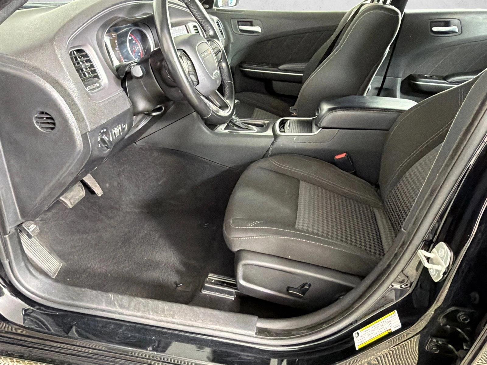 Used 2023 Pitch Black Clearcoat Dodge SXT image 9