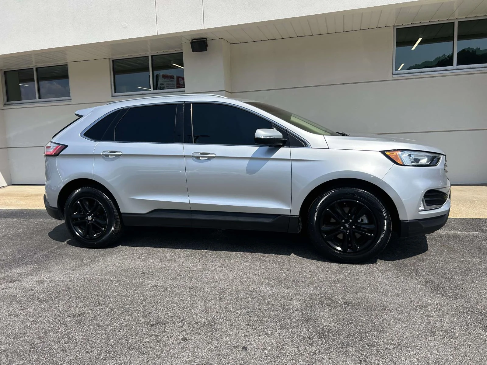 Used 2019 Silver Ford SEL FWD image 2