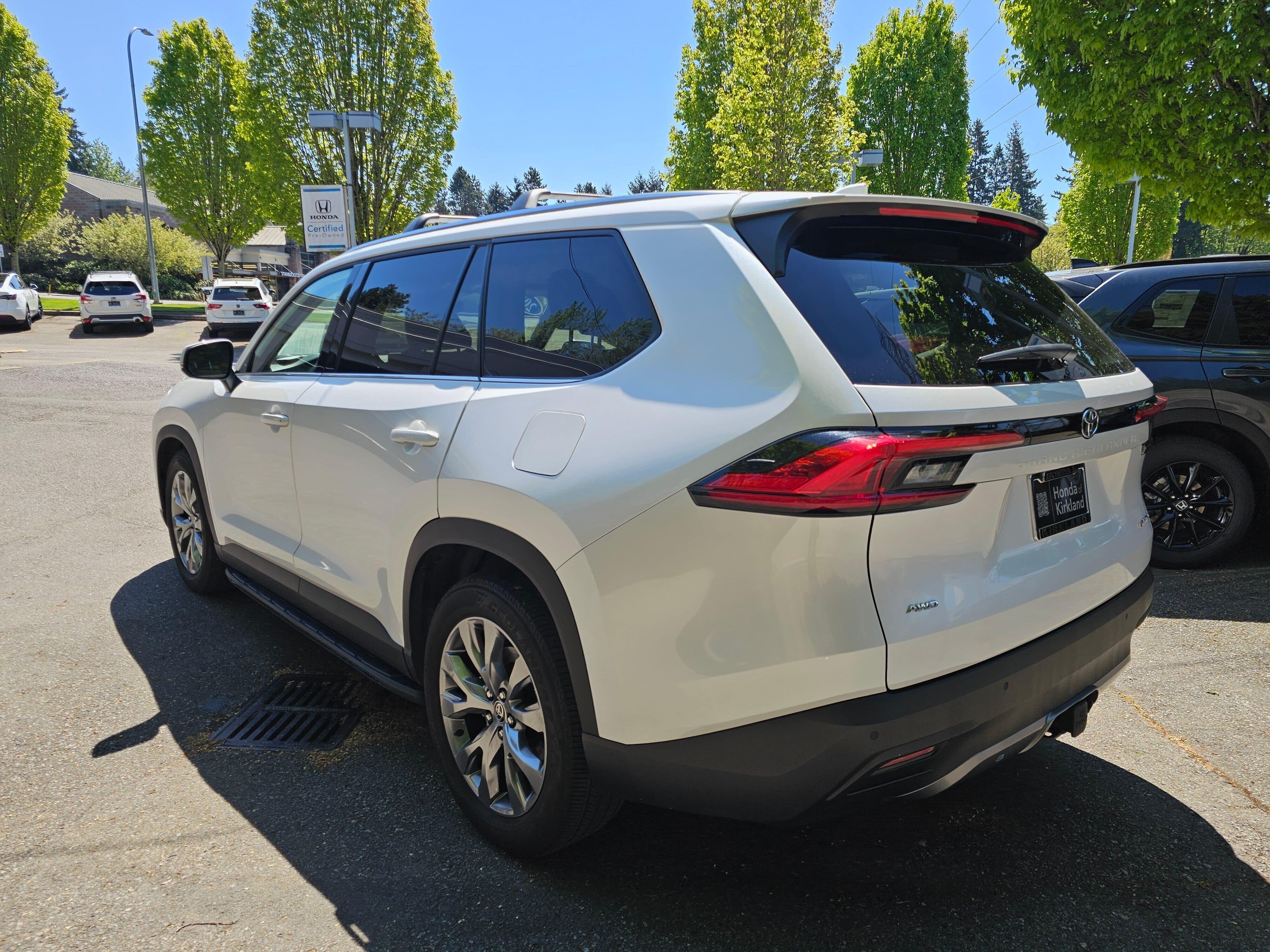 Used 2024 Wind Chill Pearl Toyota Limited image 5