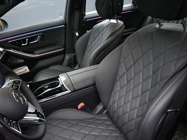 Used 2025 Black Mercedes-Benz S 580 image 31