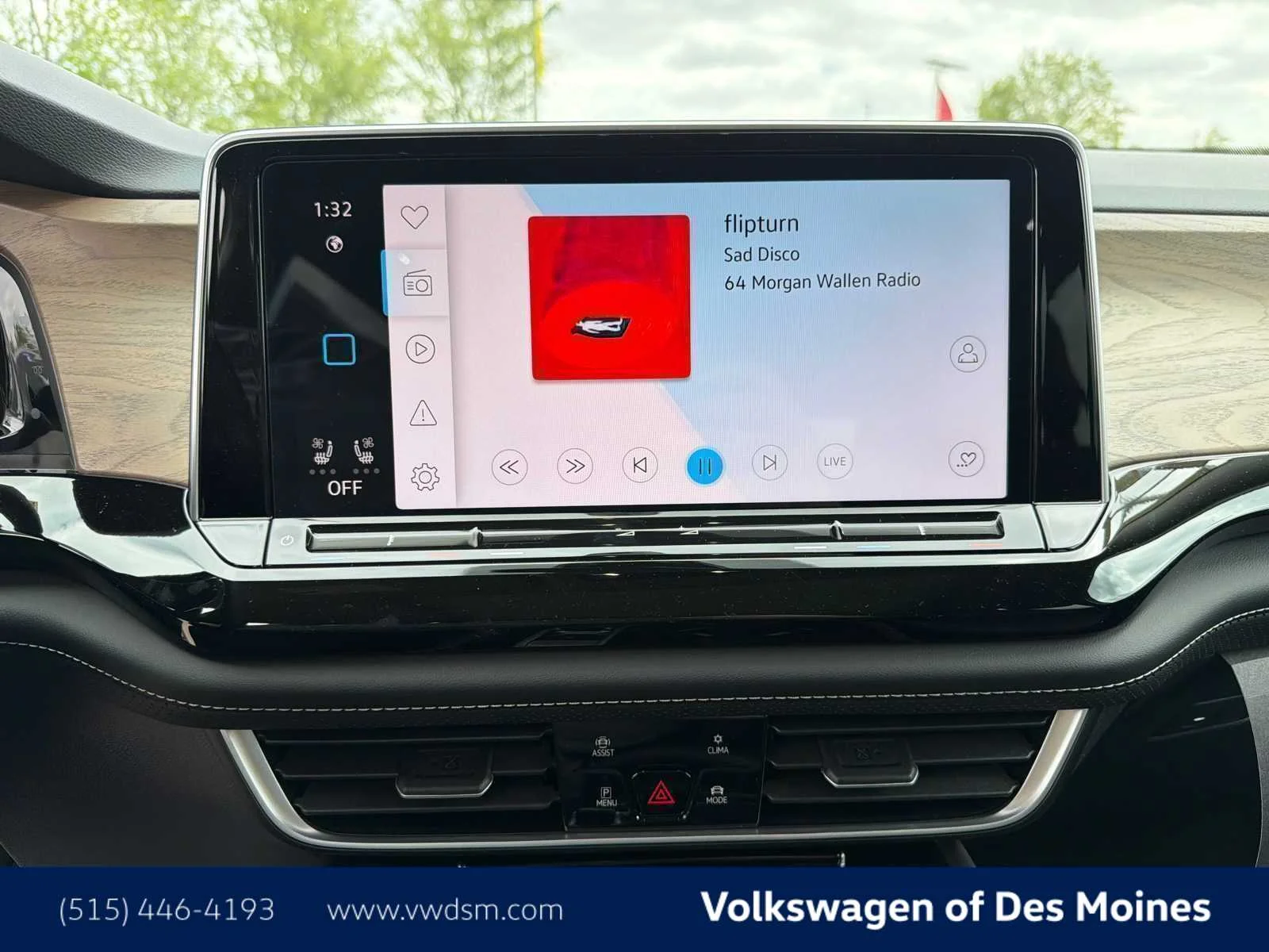 New 2026 Opal White Pearl Volkswagen 2.0T SE w/Technology image 18