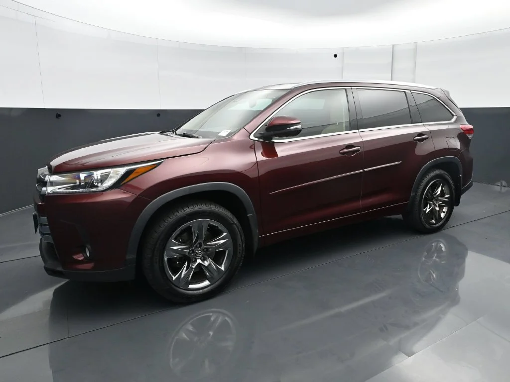 Used 2018 Ooh La La Rouge Mica Toyota Limited Platinum image 2