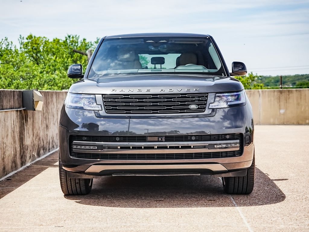 Used 2025 Gray Land Rover SE image 4