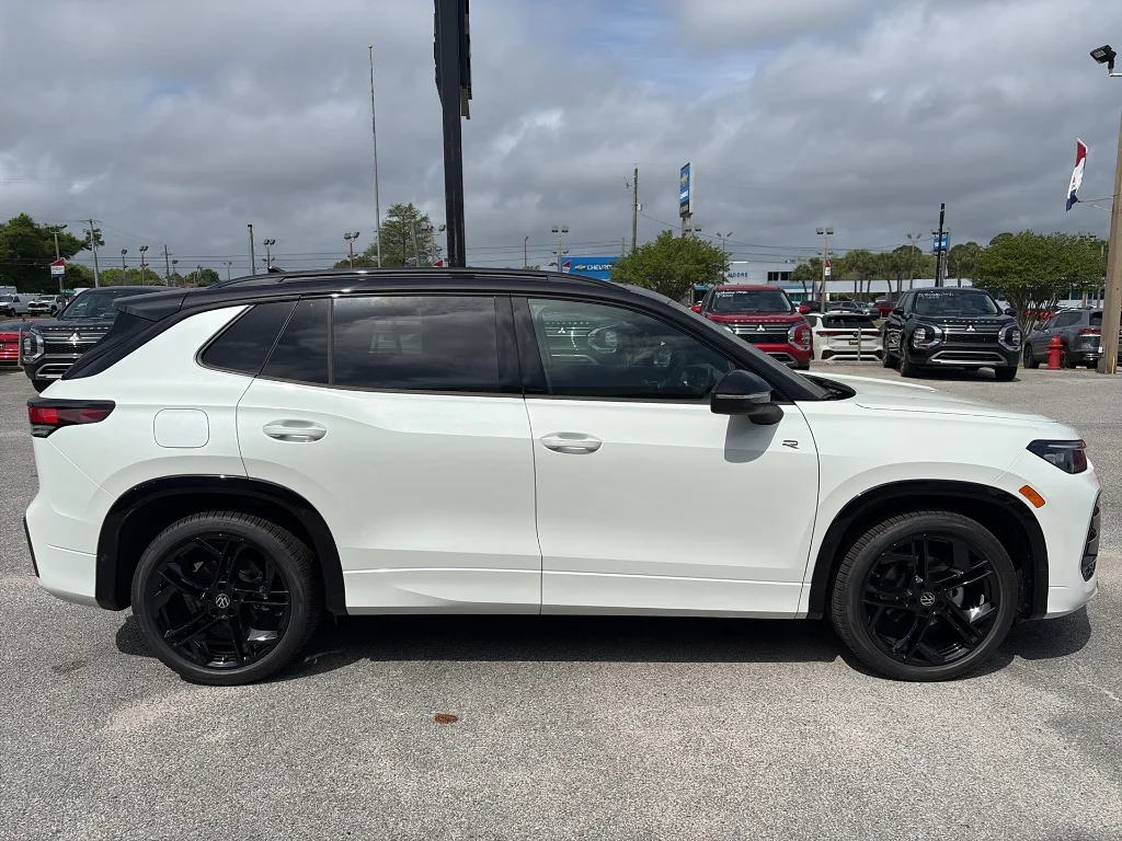 New 2026 Opal White w/ Deep Black Roof Volkswagen SE R-Line Black FWD image 7