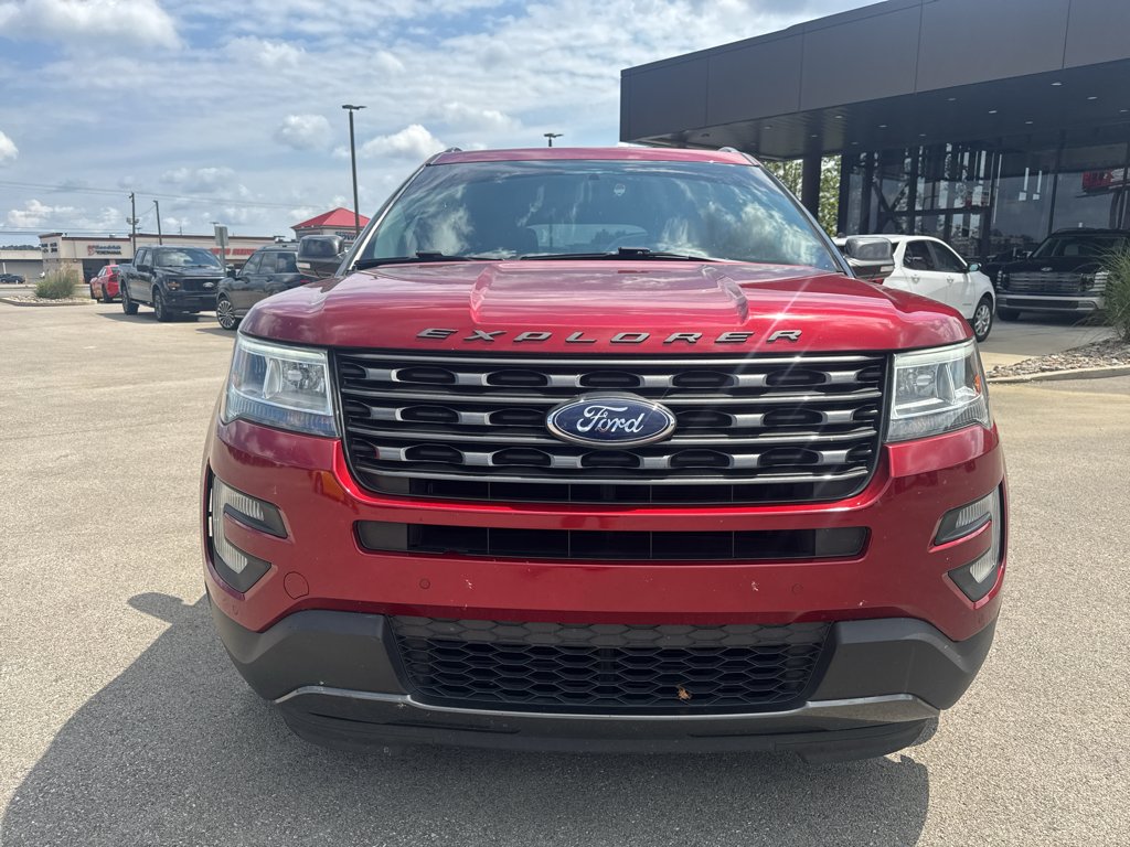 Used 2017 Ruby Red Metallic Tinted Clearcoat Ford XLT image 8