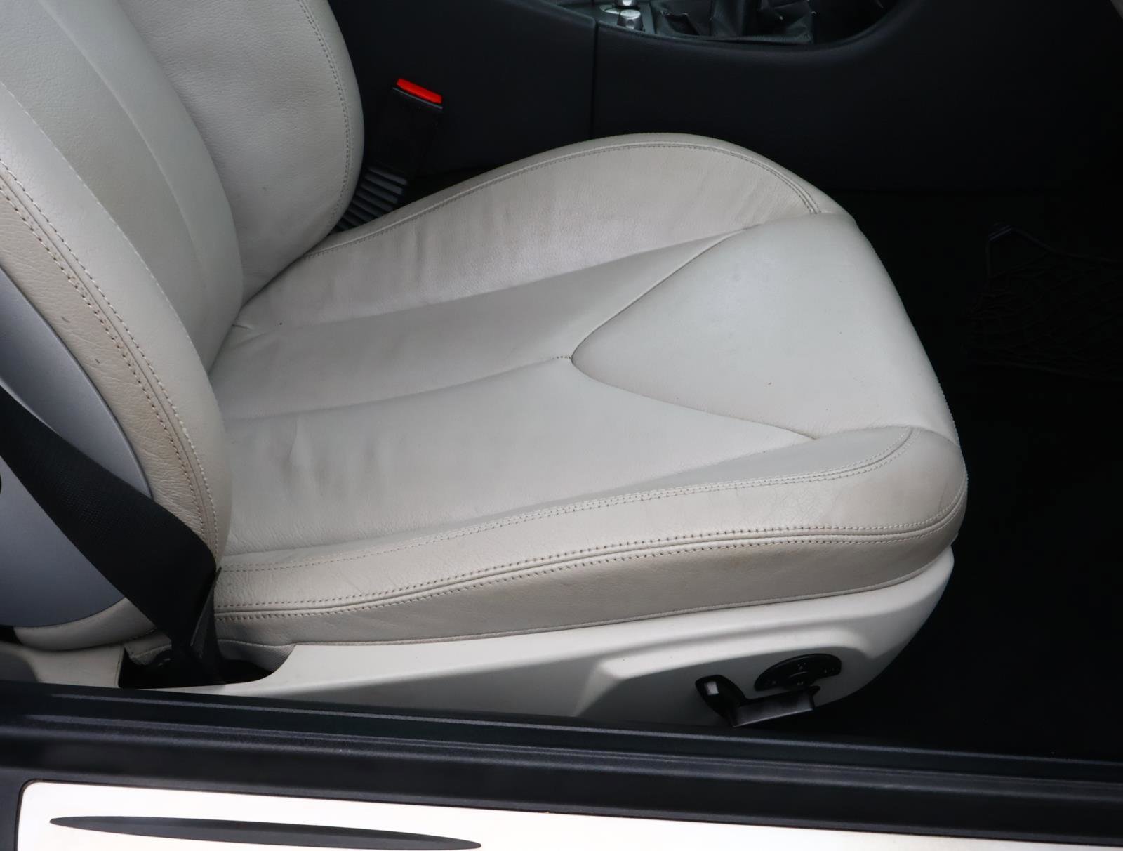 Used 2008 Arctic White Mercedes-Benz SLK 280 image 14