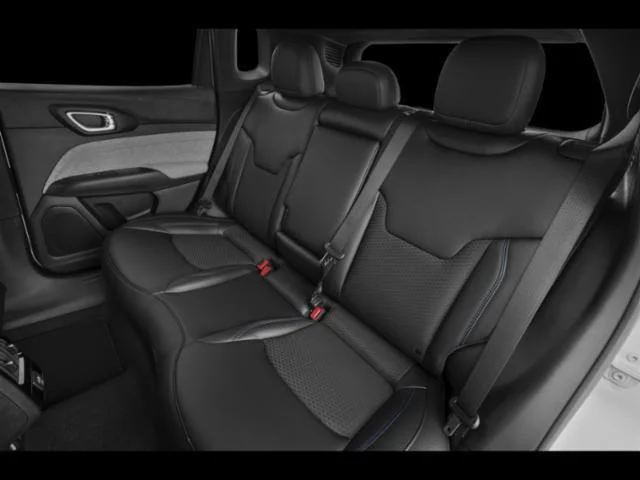 New 2026 Diamond Black Crystal Pearl-Coat Exterior Paint Jeep Limited image 9
