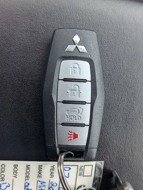 Used 2024  Mitsubishi SE Black Edition image 32
