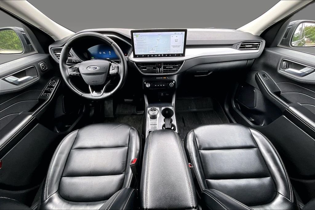 Used 2023 Black Metallic Ford Platinum image 9